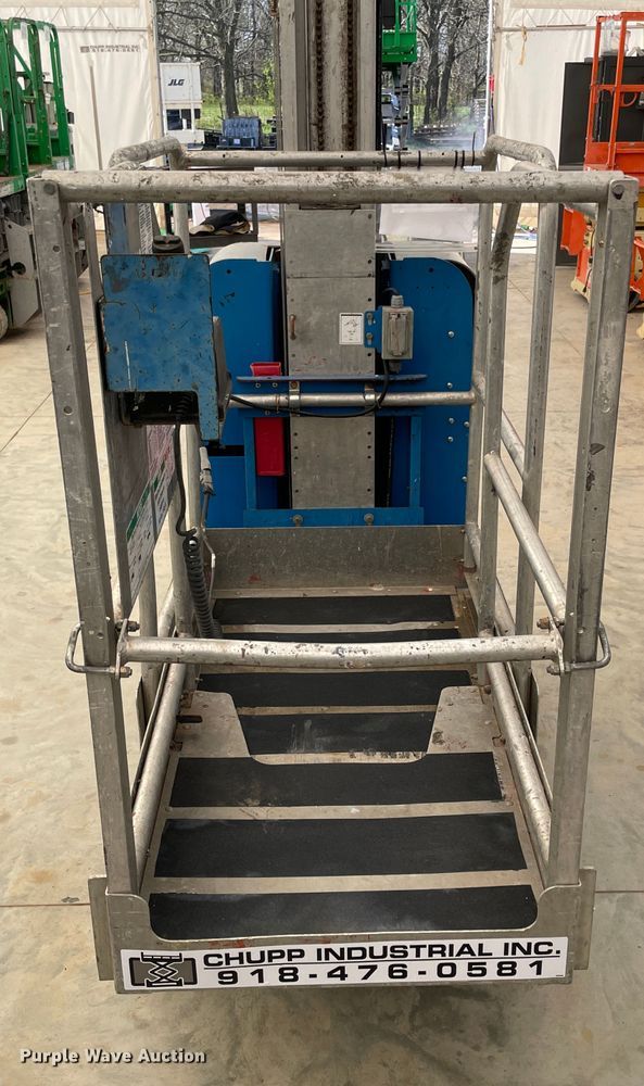 image for item II9384 2007 Genie GR20  vertical lift