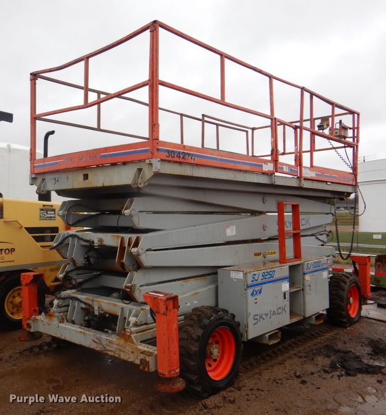 image for item II9916 1998 Skyjack SJ9250  scissor lift
