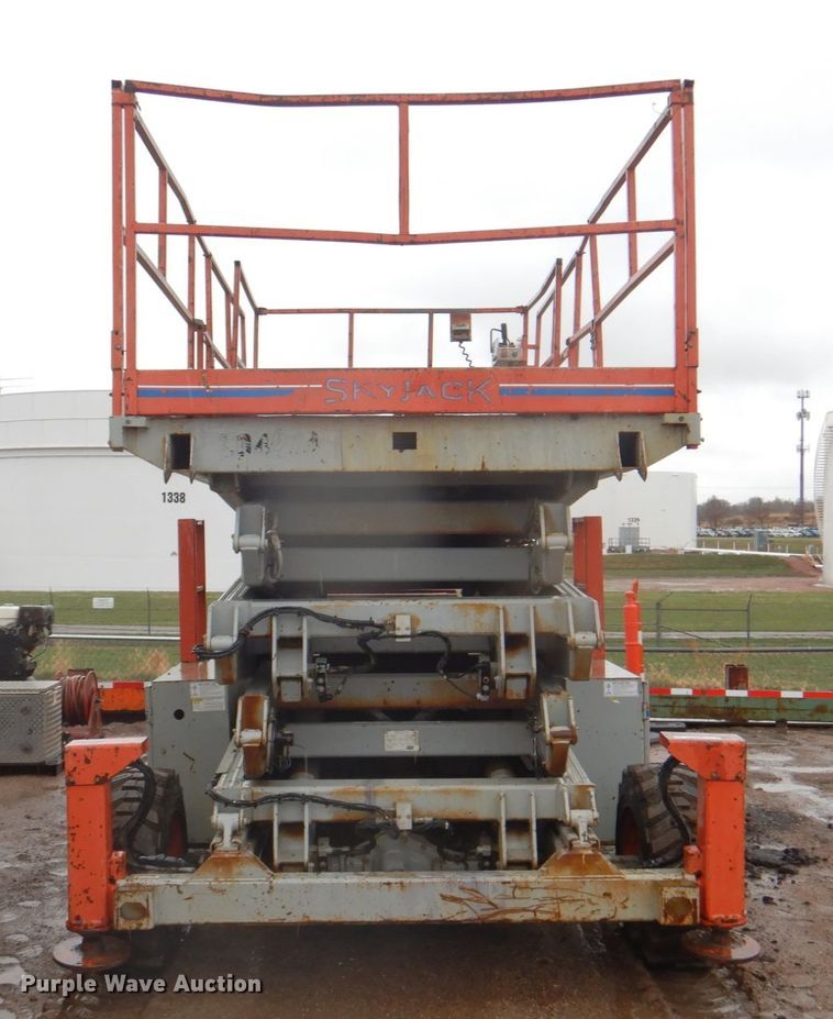 image for item II9916 1998 Skyjack SJ9250  scissor lift