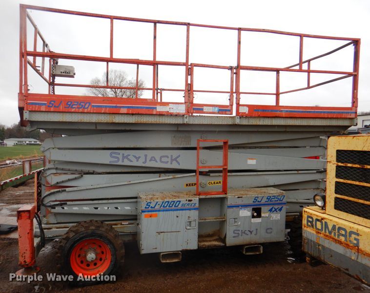 image for item II9916 1998 Skyjack SJ9250  scissor lift