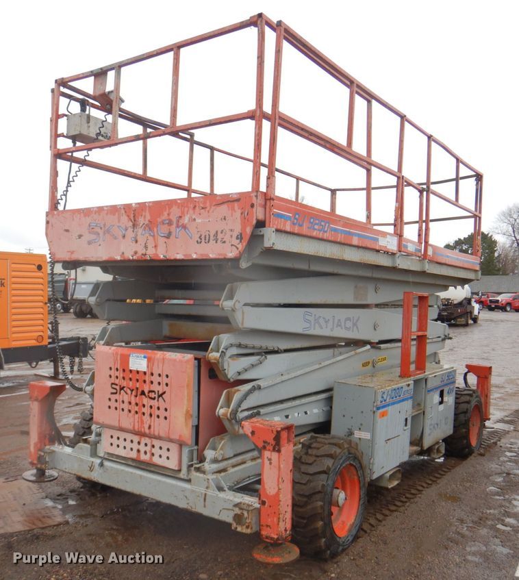 image for item II9916 1998 Skyjack SJ9250  scissor lift