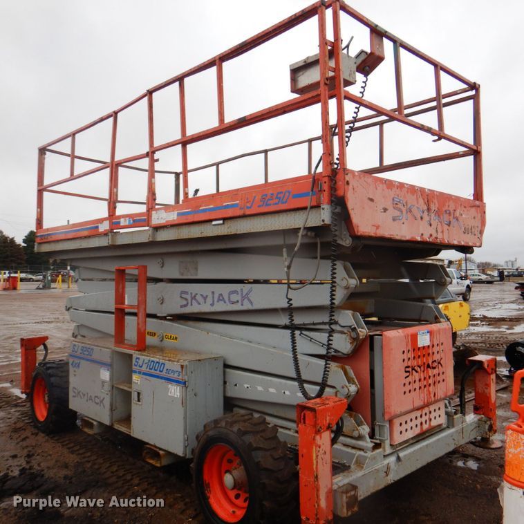 image for item II9916 1998 Skyjack SJ9250  scissor lift