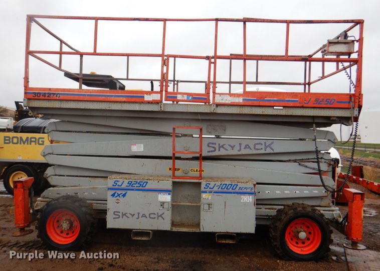 image for item II9916 1998 Skyjack SJ9250  scissor lift