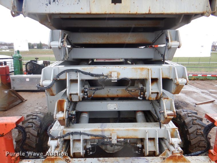 image for item II9916 1998 Skyjack SJ9250  scissor lift
