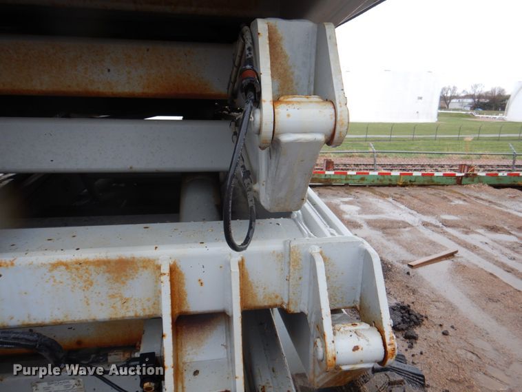 image for item II9916 1998 Skyjack SJ9250  scissor lift