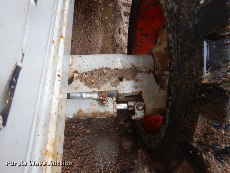 image for item II9916 1998 Skyjack SJ9250  scissor lift