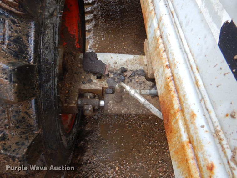 image for item II9916 1998 Skyjack SJ9250  scissor lift