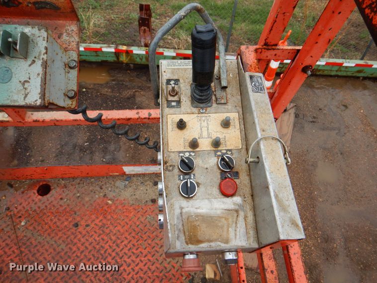 image for item II9916 1998 Skyjack SJ9250  scissor lift