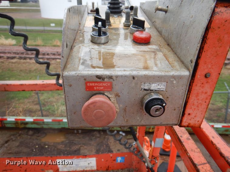 image for item II9916 1998 Skyjack SJ9250  scissor lift