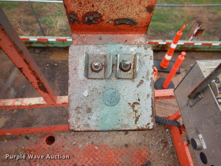 image for item II9916 1998 Skyjack SJ9250  scissor lift