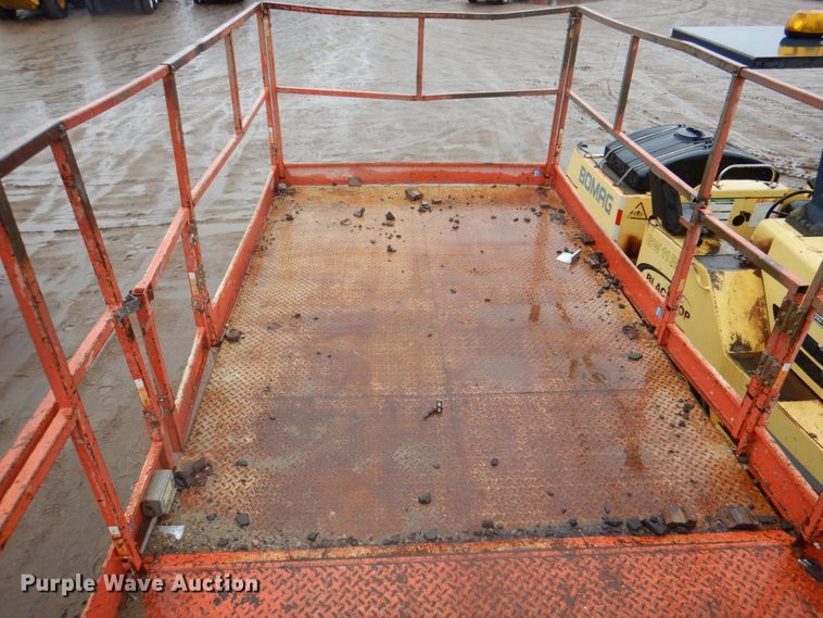image for item II9916 1998 Skyjack SJ9250  scissor lift