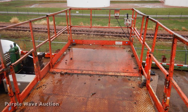 image for item II9916 1998 Skyjack SJ9250  scissor lift