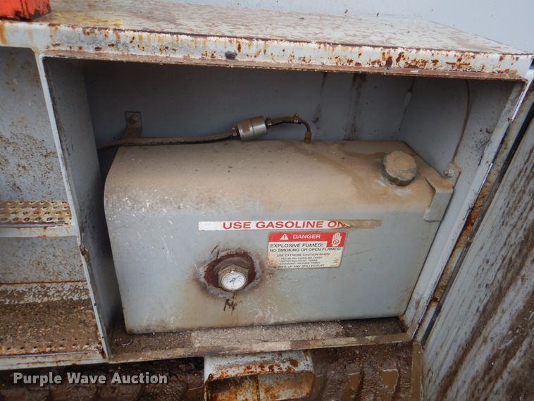 image for item II9916 1998 Skyjack SJ9250  scissor lift