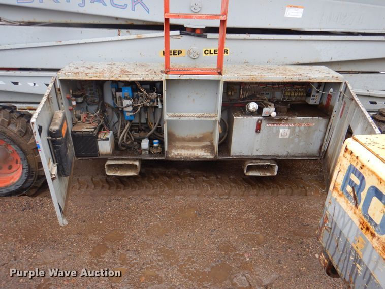 image for item II9916 1998 Skyjack SJ9250  scissor lift