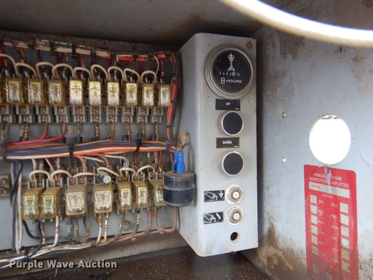 image for item II9916 1998 Skyjack SJ9250  scissor lift