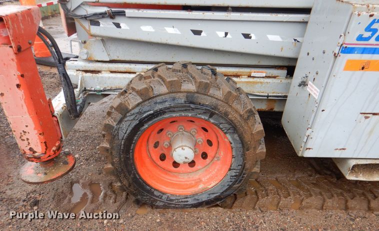 image for item II9916 1998 Skyjack SJ9250  scissor lift