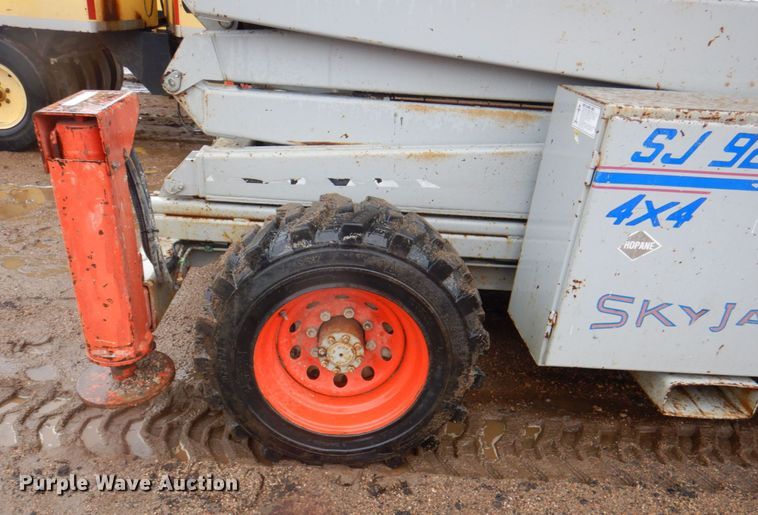 image for item II9916 1998 Skyjack SJ9250  scissor lift