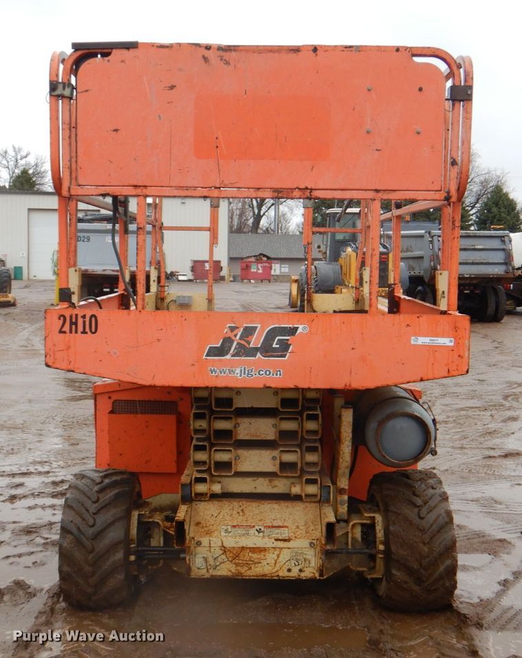 image for item II9917 2005 JLG 260MRT  scissor lift