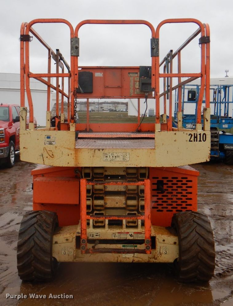 image for item II9917 2005 JLG 260MRT  scissor lift