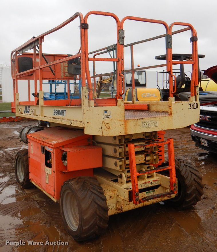 image for item II9917 2005 JLG 260MRT  scissor lift