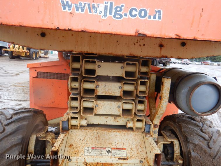 image for item II9917 2005 JLG 260MRT  scissor lift