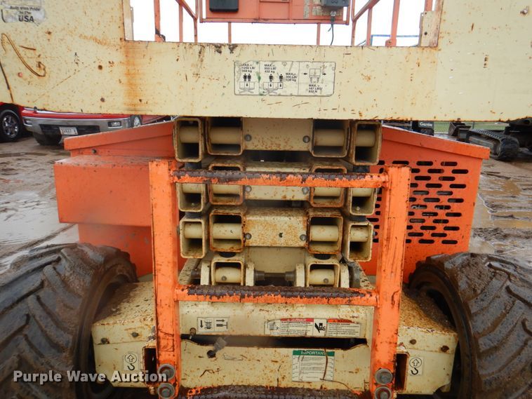image for item II9917 2005 JLG 260MRT  scissor lift