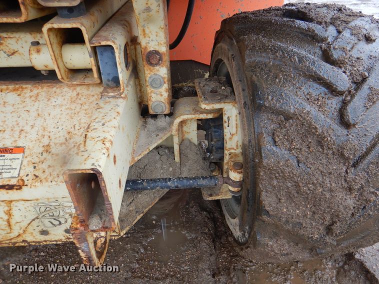 image for item II9917 2005 JLG 260MRT  scissor lift