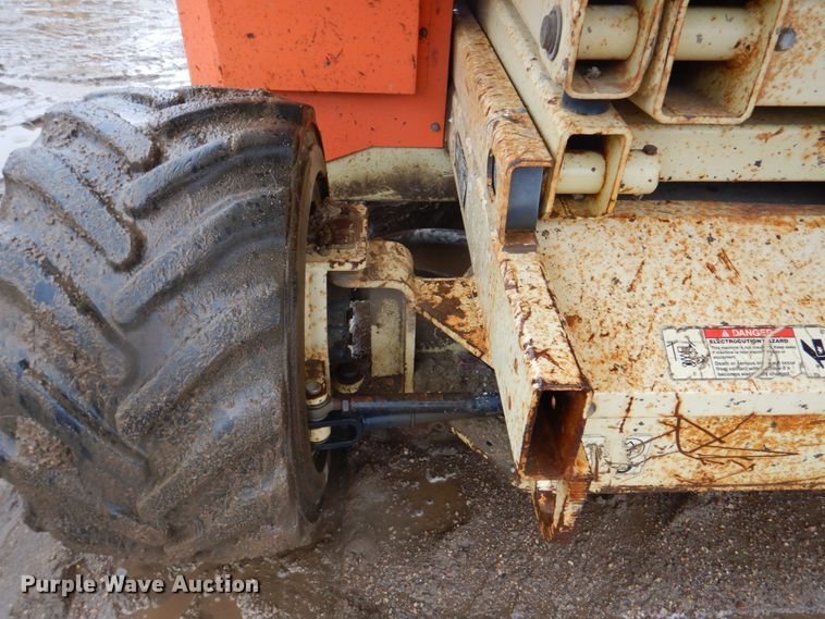 image for item II9917 2005 JLG 260MRT  scissor lift