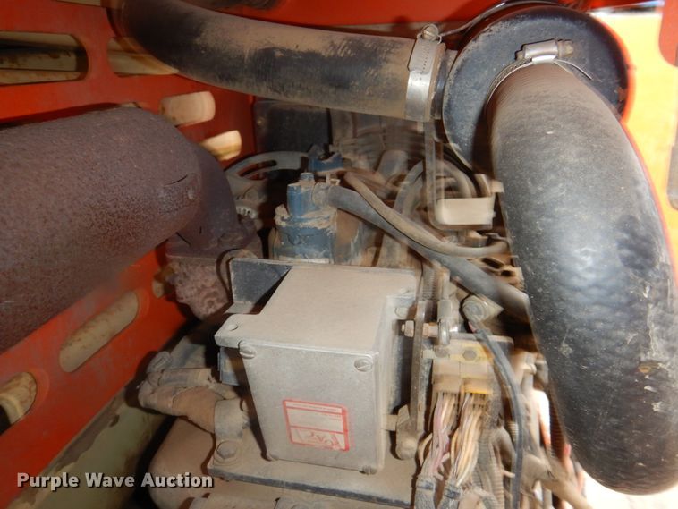 image for item II9917 2005 JLG 260MRT  scissor lift