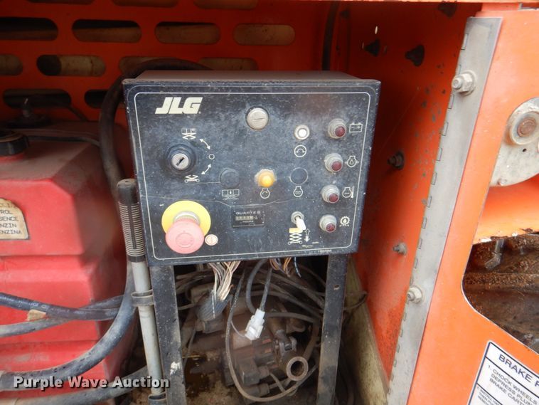 image for item II9917 2005 JLG 260MRT  scissor lift