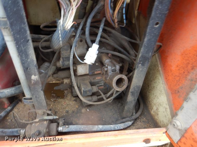 image for item II9917 2005 JLG 260MRT  scissor lift