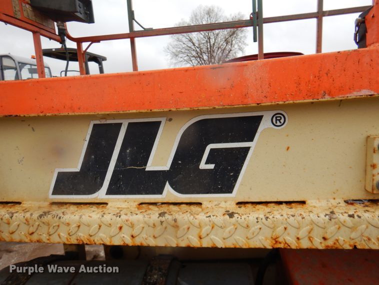 image for item II9917 2005 JLG 260MRT  scissor lift