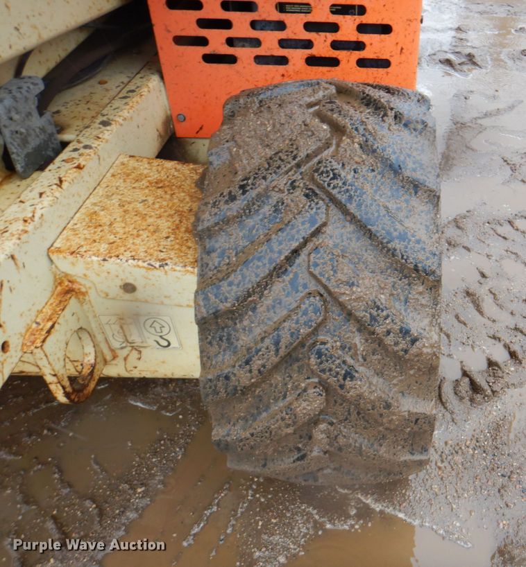 image for item II9917 2005 JLG 260MRT  scissor lift