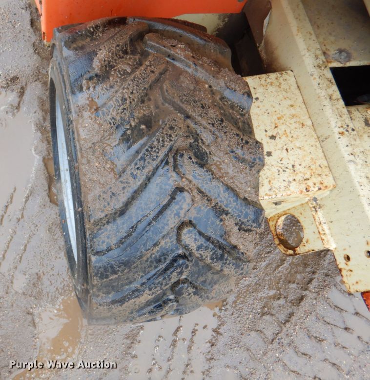 image for item II9917 2005 JLG 260MRT  scissor lift