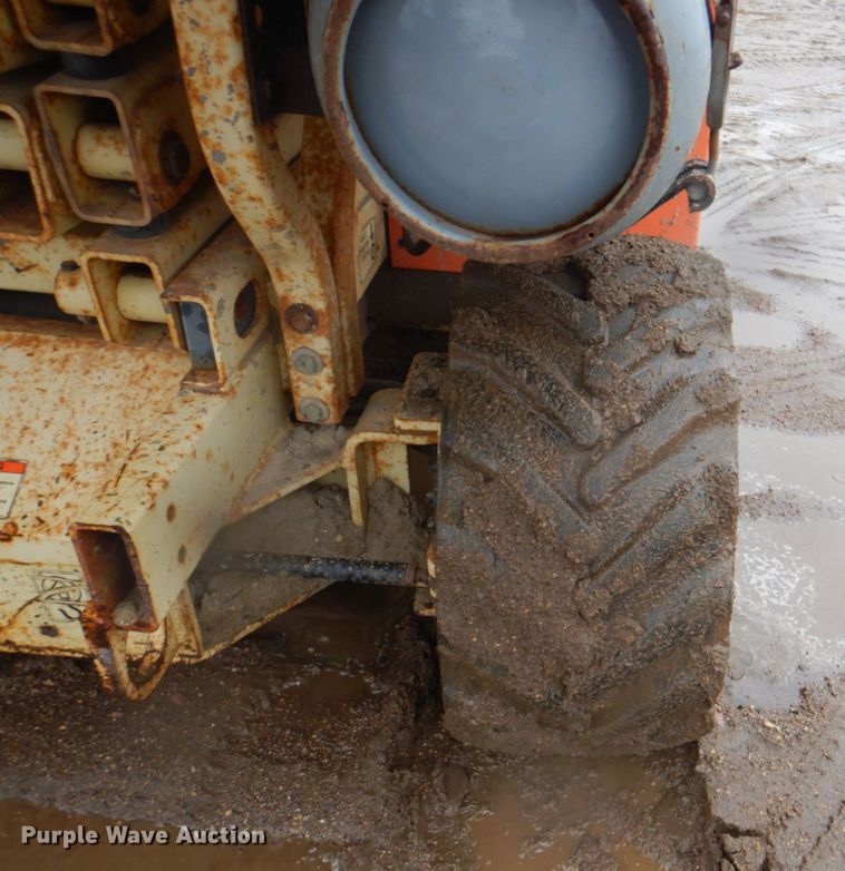 image for item II9917 2005 JLG 260MRT  scissor lift