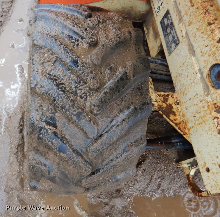 image for item II9917 2005 JLG 260MRT  scissor lift