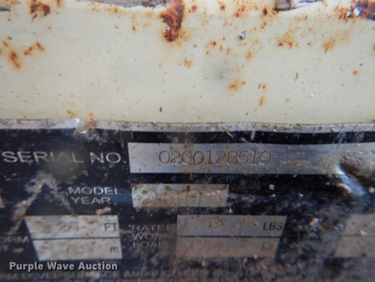 image for item II9917 2005 JLG 260MRT  scissor lift