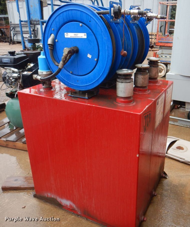 image for item II9927 JBC  oil tank