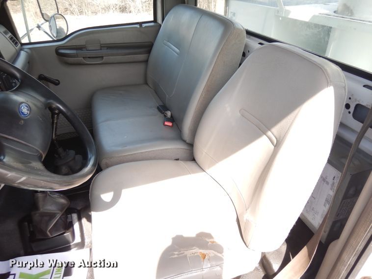 image for item IP9110 2005 Ford F750 Super Duty  forestry bucket truck