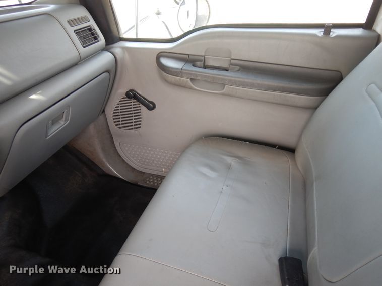 image for item IP9110 2005 Ford F750 Super Duty  forestry bucket truck