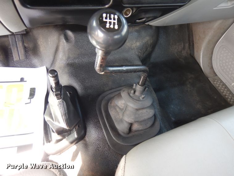 image for item IP9110 2005 Ford F750 Super Duty  forestry bucket truck