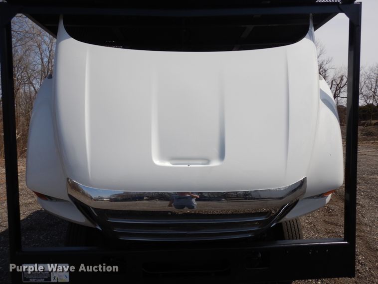 image for item IP9110 2005 Ford F750 Super Duty  forestry bucket truck