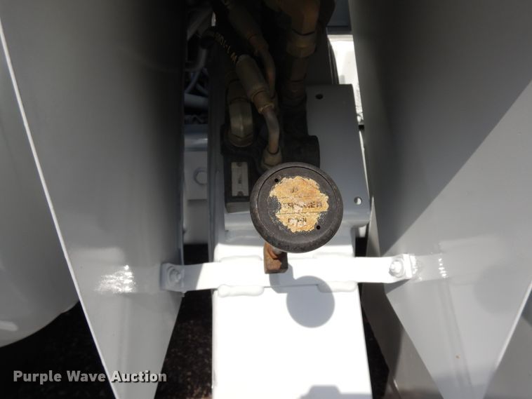 image for item IP9110 2005 Ford F750 Super Duty  forestry bucket truck