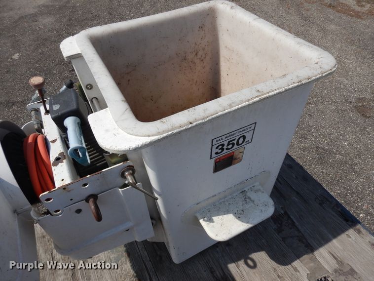 image for item IP9110 2005 Ford F750 Super Duty  forestry bucket truck