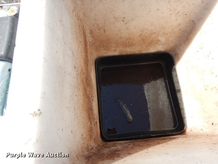 image for item IP9110 2005 Ford F750 Super Duty  forestry bucket truck