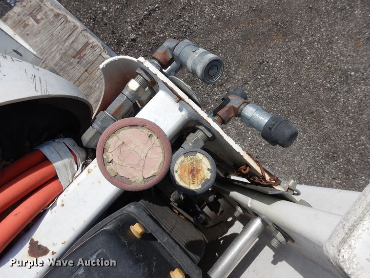 image for item IP9110 2005 Ford F750 Super Duty  forestry bucket truck