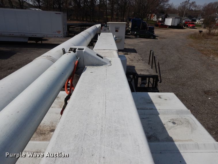 image for item IP9110 2005 Ford F750 Super Duty  forestry bucket truck