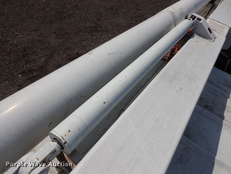 image for item IP9110 2005 Ford F750 Super Duty  forestry bucket truck