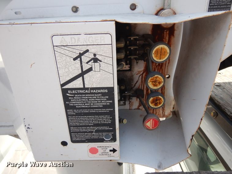 image for item IP9110 2005 Ford F750 Super Duty  forestry bucket truck