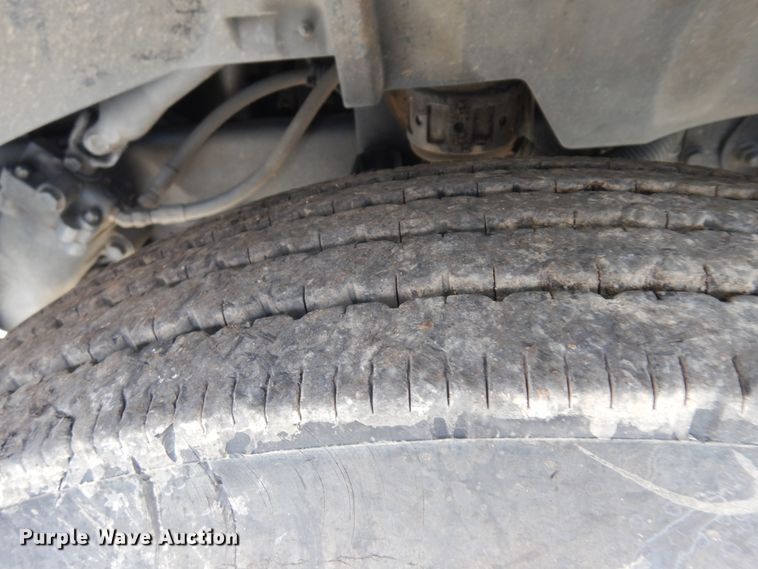 image for item IP9110 2005 Ford F750 Super Duty  forestry bucket truck